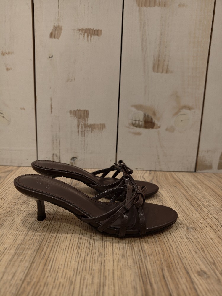 SANDALIA TACON MARRON