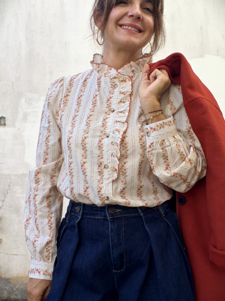 BLUSA FLORAL C/MAO BLUSA FLORAL C/MAO