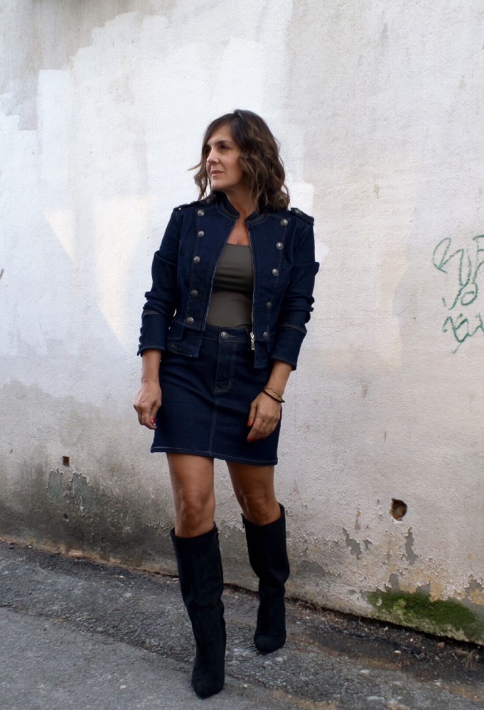 FALDA DENIM CON CINTURON