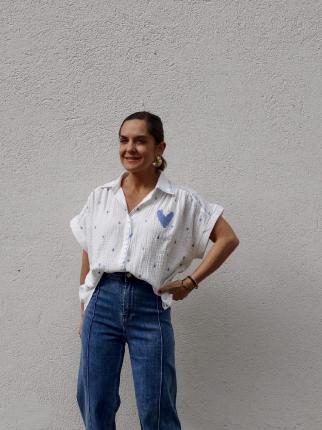 CAMISA OVER CORAZON - Ver los detalles del producto